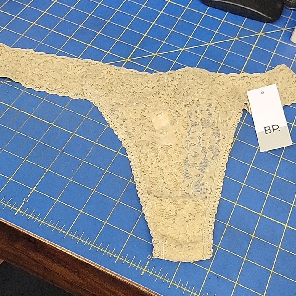 BP Lace Design Thong NWOT Large